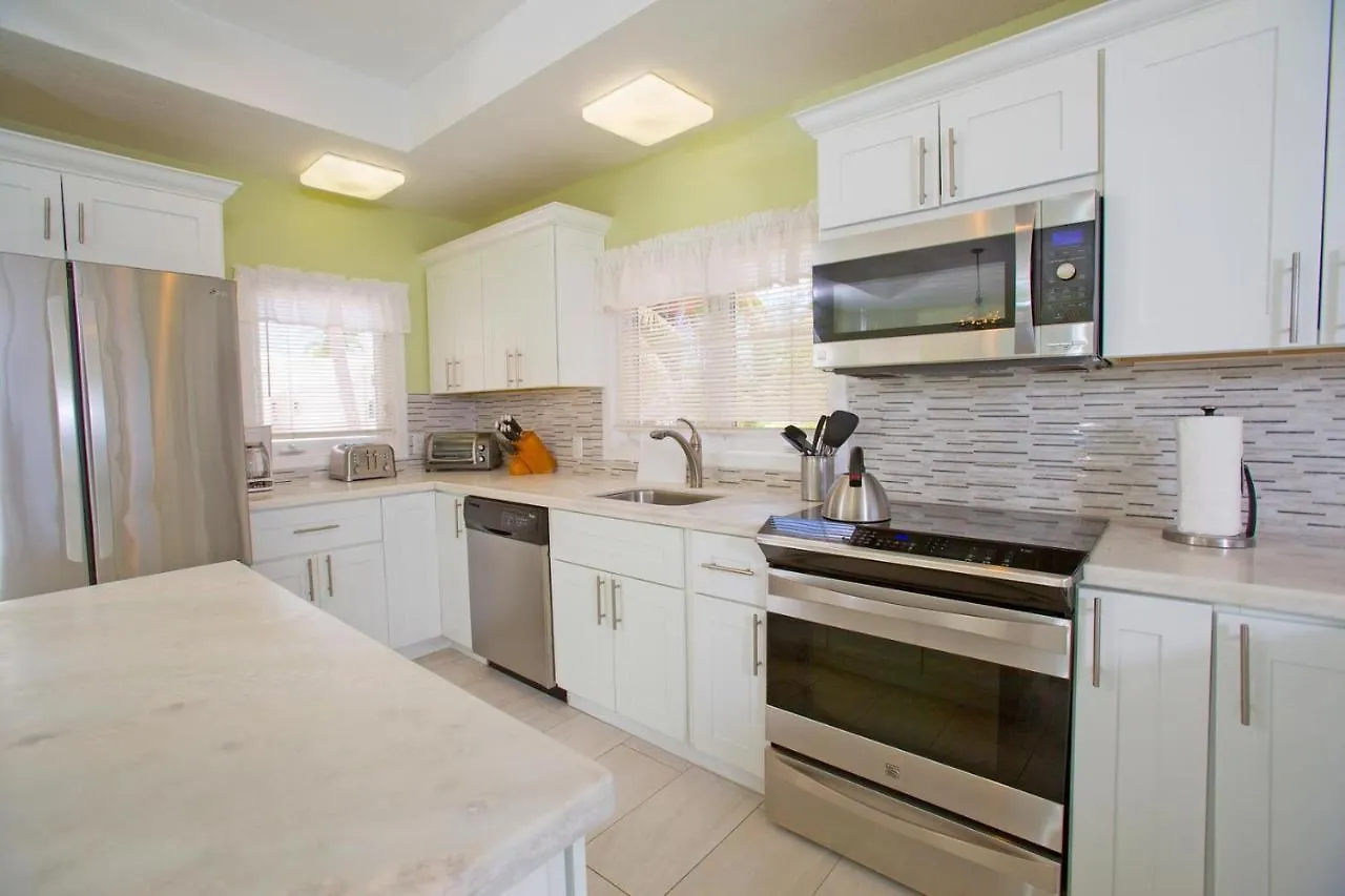 Two Rainbows By Grand Cayman Villas & Condos Driftwood Village Ferienhaus